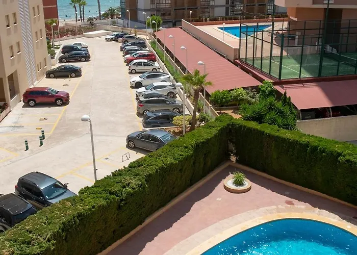 Moderno Con Vista Al Mar, Piscina, Parking アパート カルプ